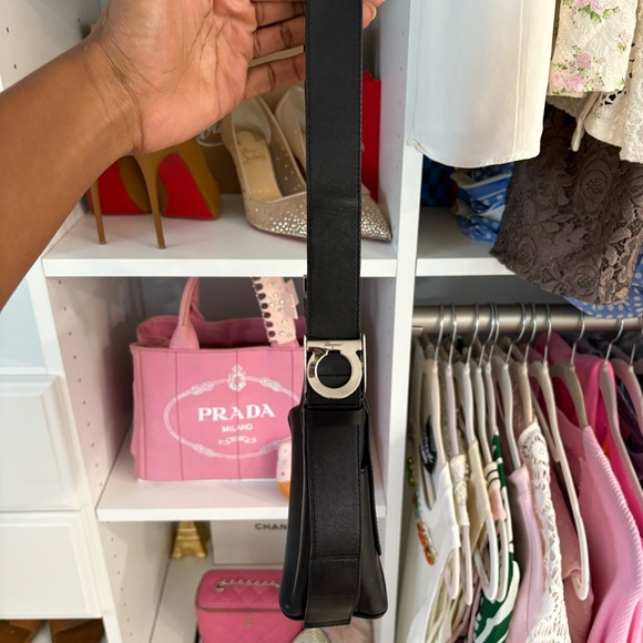 Salvatore Ferragamo Leather Buckle Shoulder Bag 🖤 - Picture 5 of 12
